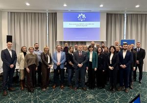 Zdjęcie grupowe uczestników spotkania.