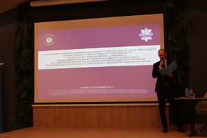 Jeden z prelegentów podczas szkolenia.