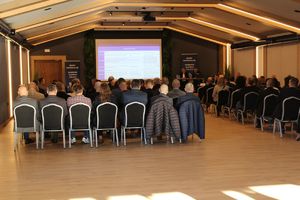 Zebrani na sali uczestnicy podczas szkolenia.