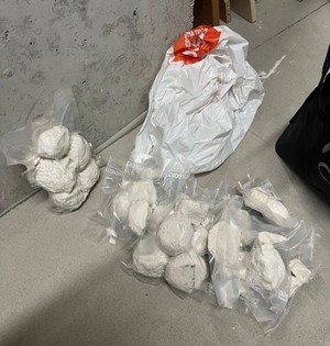 Zabezpieczone narkotyki w woreczkach.