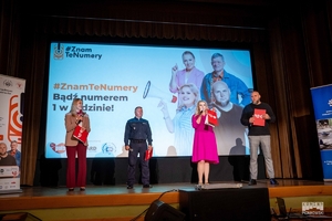 Uczestnicy inauguracji kolejnej odsłony akcji #ZnamTeNumery.