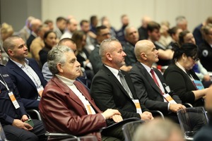 Uczestnicy konferencji na sali w MSWiA.