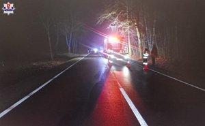 Zabezpieczone miejsce wypadku drogowego.