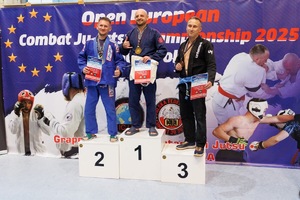 Medaliści na podium.