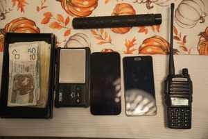 Zabezpieczony sprzęt i narkotyki.