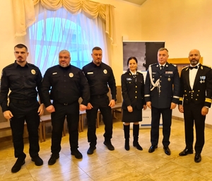 Zastępca Komendanta Głównego Policji nadinp. dr Tomasz Michułka, Komisarz Generalny Policji łotewskiej Armands Ruks, Zastępca Dyrektora Biura Międzynarodowej Współpracy Policji KGP insp. dr Irmina Gołębiewska i łotewscy policjanci.