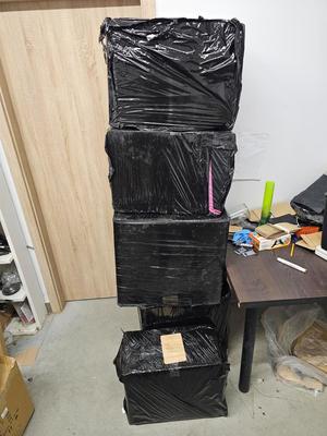 Zabezpieczone narkotyki w foliowych opakowaniach.