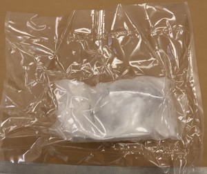 Zabezpieczone środki odurzające w woreczkach.