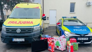 Ambulans, radiowóz i prezenty.