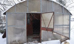 barak szklany, pustostan