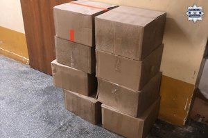 Kartony z nielegalnymi papierosami.