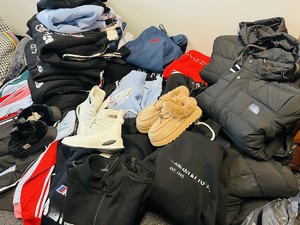 Podrobione i zabezpieczone towary.