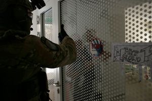 Funkcjonariusze BOA w szpitalu.