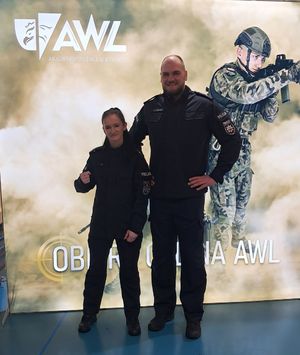 Umundurowana policjantka i policjant.