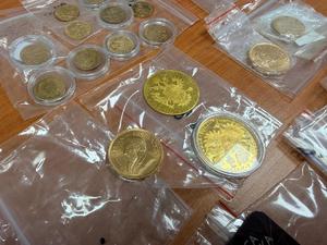 złoto w woreczkach.