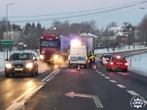 Policyjna kontrola na drodze.