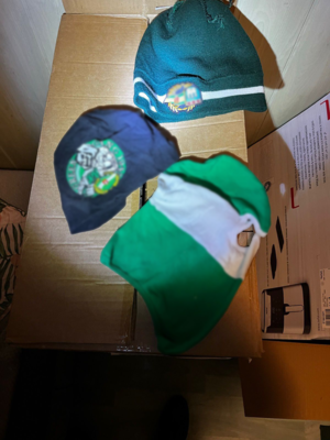 zabezpieczone czapki i kominiarki.