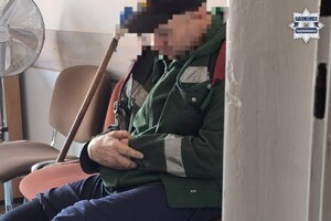 Zdjęcie przedstawia sprawcę przemocy domowej.