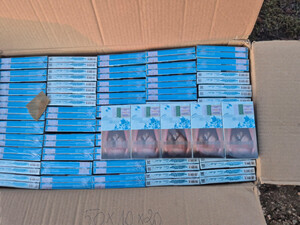 Zabezpieczone papierosy w kartonach.