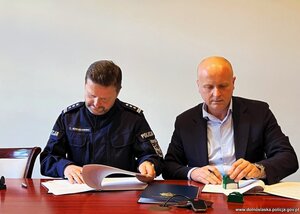 Podpisanie umowy na budowę nowej siedziby KPP w Trzebnicy.