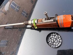 Zabezpieczona broń.