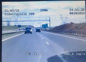 stop klatka z monitoringu drogowego.