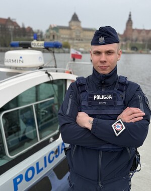 Umundurowany policjant, który będąc po służbie ujął nietrzeźwego kierującego.