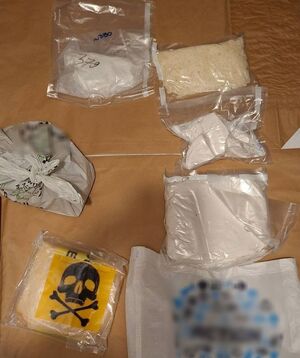 Narkotyki w workach plastikowych.