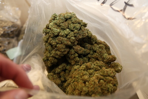 Zabezpieczone narkotyki w opakowaniach.