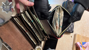 Gotówka w portfelach.