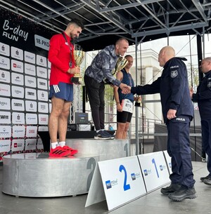 Najlepsi zawodnicy na podium.