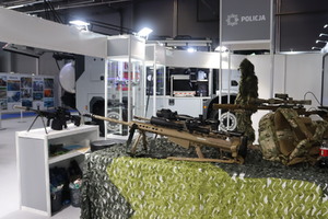 Zdjęcie przedstawia broń palną