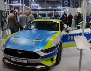 Zdjęcie przedstawia Forda Mustanga GT