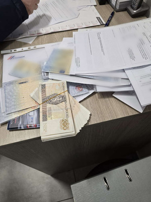 zabezpieczone podrobione dowody rejestracyjne od samochodów.