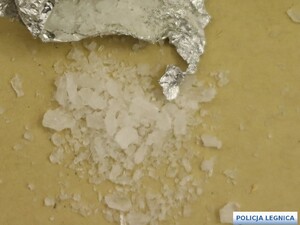 Zabezpieczona przez policjantów biała substancja.