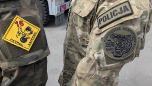 pociska leży na stole.