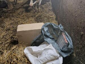 papierosy w kartonach, opakowania, folie.