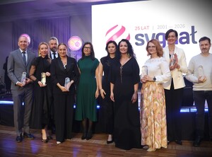 Pani generał z wyróżnionymi uczestnikami koferencji
