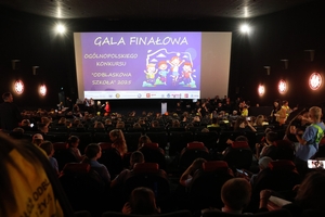Uczestnicy gali finałowej konkursu Odblaskowa Szkoła 2026.