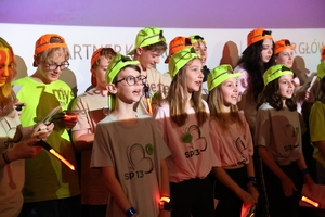 Uczestnicy gali finałowej konkursu Odblaskowa Szkoła 2026.