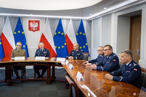 Uczestnicy uroczystego podpisania porozumienia.