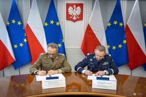 Uczestnicy uroczystego podpisania porozumienia.