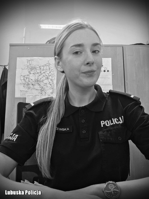 Czarno-białe zdjęcie zmarłej policjantki.