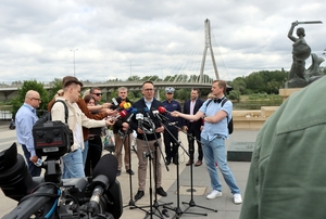 Uczestnicy konferencji prasowej.