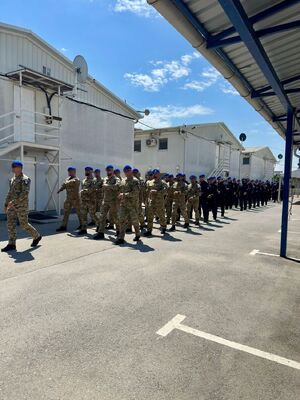 Funkcjonariusze XXXVIII rotacji JSPP w Kosowie podczas parady.