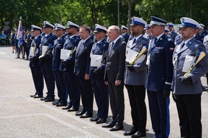 Policjanci i zaproszeni goście podczas uroczystego zakończenia konkursu "Policjant ruchu drogowego".