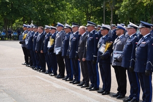 Policjanci i zaproszeni goście podczas uroczystego zakończenia konkursu "Policjant ruchu drogowego".