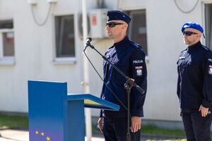 Uroczyste przekazanie flagi państwowej w Jednostce Specjalnej Polskiej Policji w Kosowie