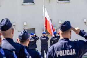 Uroczyste przekazanie flagi państwowej w Jednostce Specjalnej Polskiej Policji w Kosowie