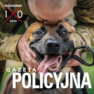 Fragment okładki październikowego numeru Gazety Policyjnej, na której przewodnik całuje swojego psa.